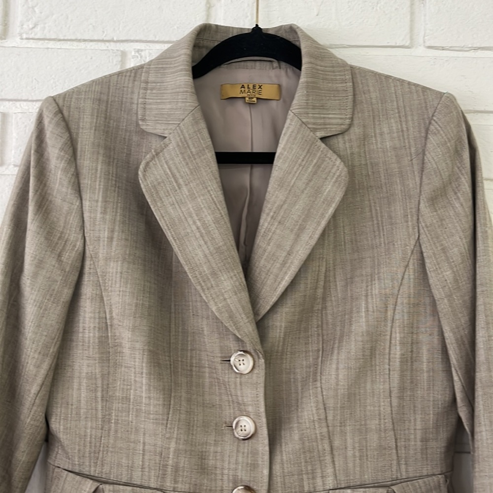 Alex Marie Button Front Blazer Tan/Beige Classic Professional Style Size 8P #407 - Picture 5 of 8
